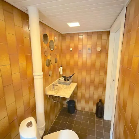 Spacious With Private Terrace & Garden