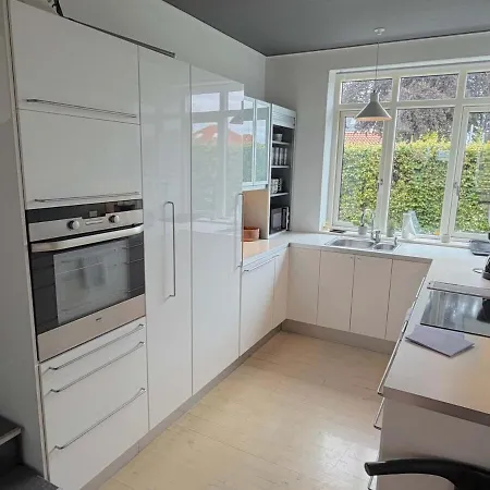 דירה Spacious With Private Terrace & Garden *