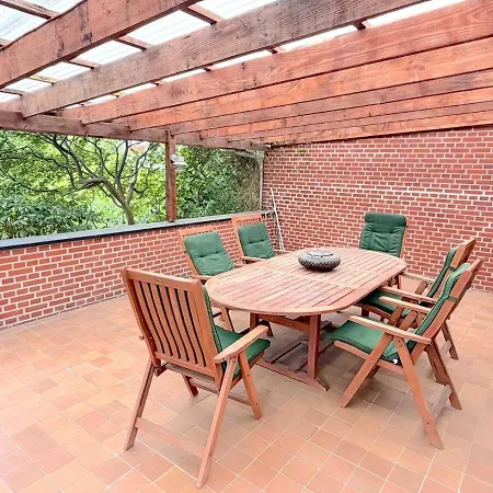 דירה Spacious With Private Terrace & Garden *