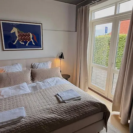 Spacious With Private Terrace & Garden Kodaň