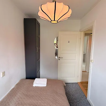 Spacious With Private Terrace & Garden דירה קופנהגן