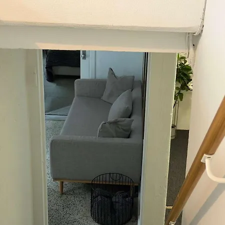 Spacious With Private Terrace & Garden דירה