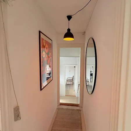Apartmán Spacious With Private Terrace & Garden *