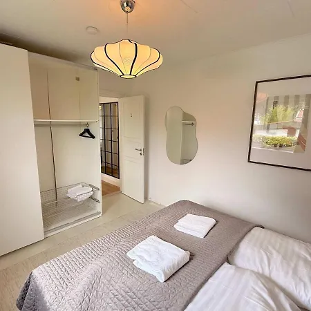 Spacious With Private Terrace & Garden דירה