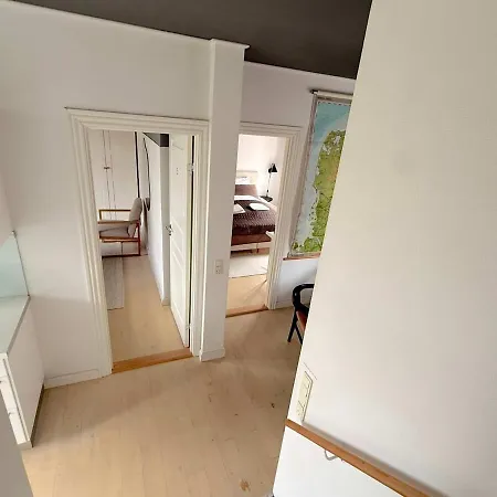 Spacious With Private Terrace & Garden דירה קופנהגן
